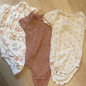 Carters 9m onesies